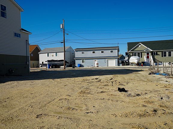 5th image of 12 Virginia Dr