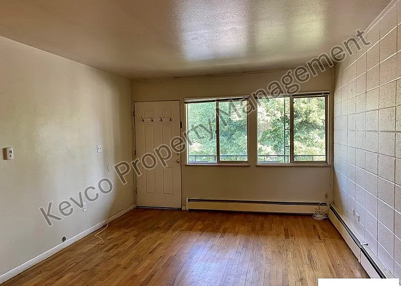 2 bed, 563 sqft, $1,400 — Photo 2