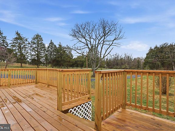 5th image of 276 Forest View Dr