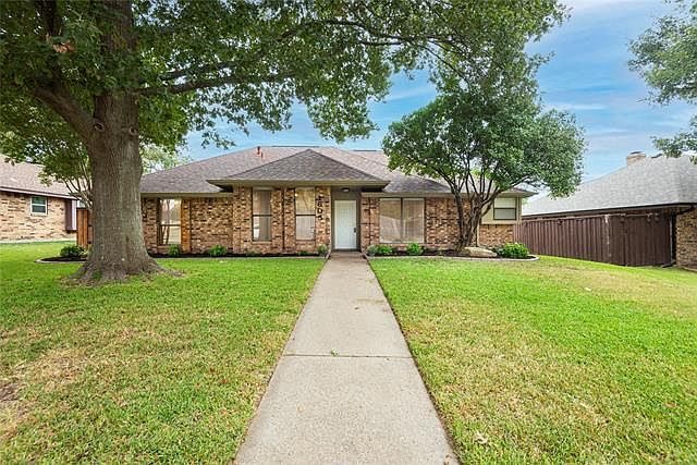 1st image of 1605 Estrella Dr