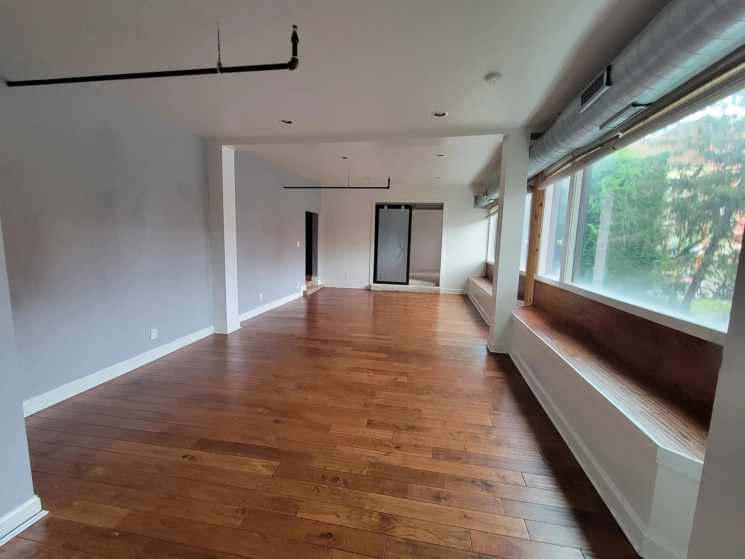 4 bed, 3.5 bath, 2400 sqft, $2,800 — Photo 1