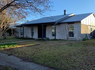 5013 Oregon Ct, Grand Prairie, TX 75052