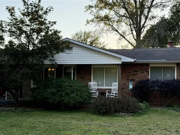 901 S Delmar Ave, Hartford, IL 62048