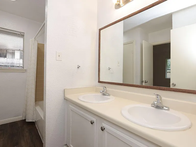 16035 Hollow Rock Dr — Photo 26