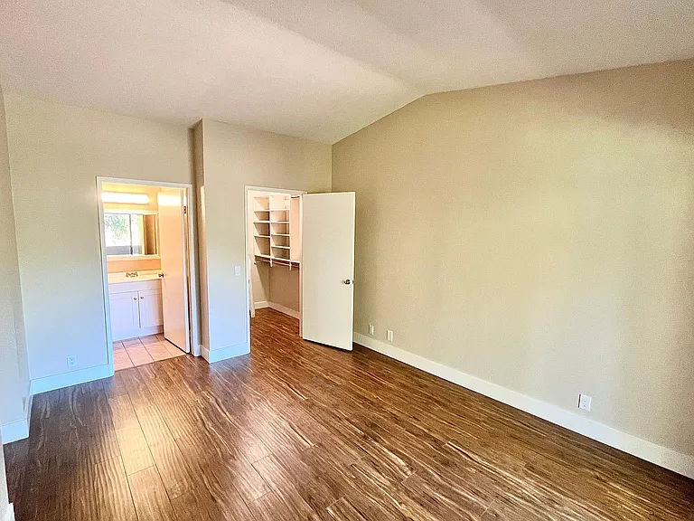 7130 Woodlake Ave #G — Photo 10