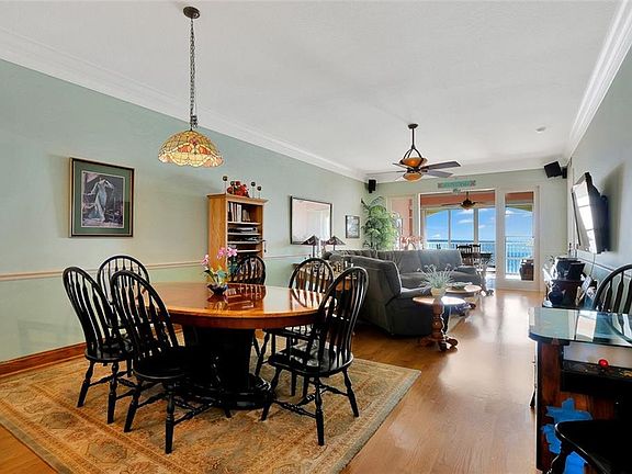 2nd image of 30 Harbour Isle Dr W Unit 302