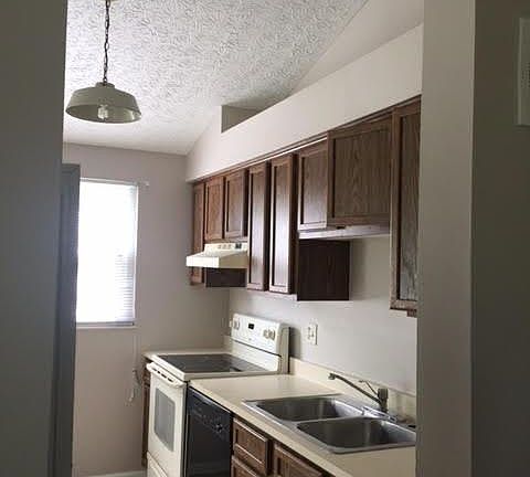 5th image of 1640 Hillsbury Dr