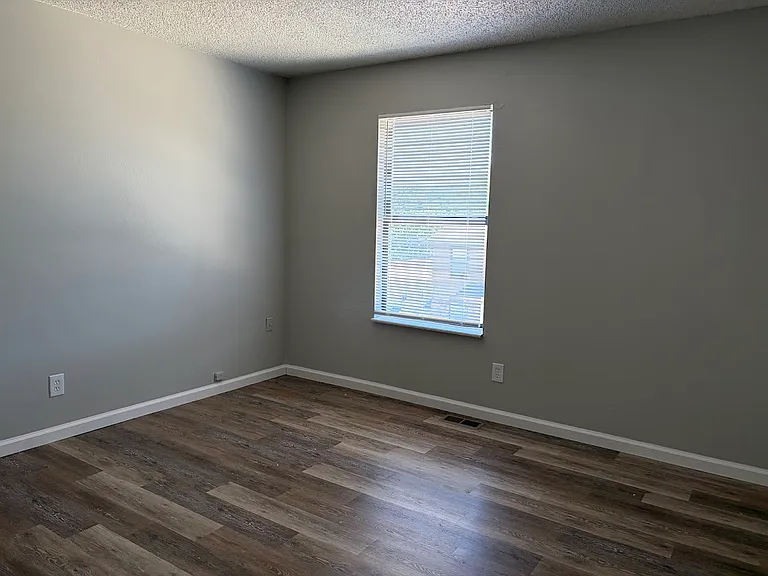 2115 Lightning Dr — Photo 3