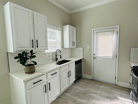 2nd image of 1838 Burdette St #1838