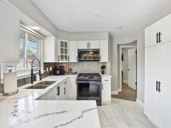 4424 Maple Ave, Brookfield, IL 60513