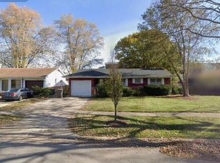 17 Wildwood Rd, Elk Grove Village, IL 60007