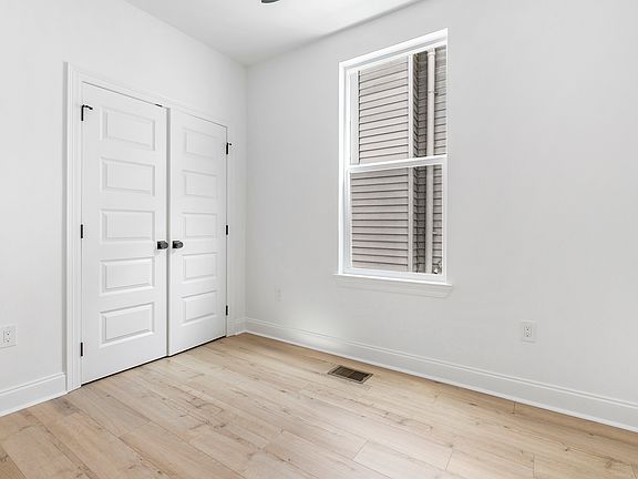 5th image of 3015 Burdette St #3015