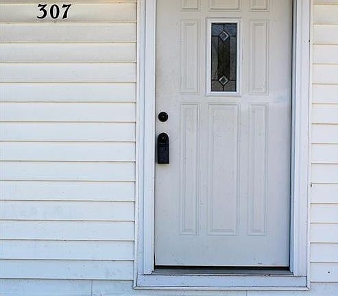 2nd image of 307 E 12th Pl