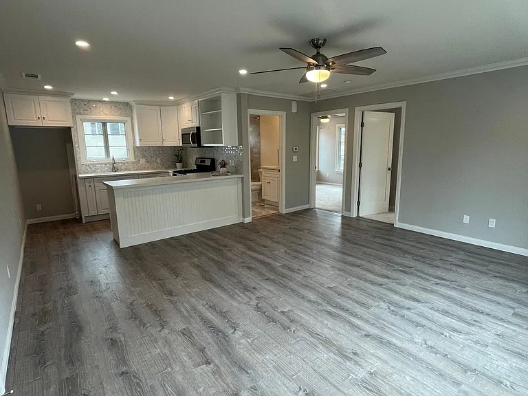 2334 1/2 Del Mar Rd — Photo 2