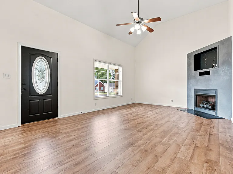 1524 Cedar Springs Cir — Photo 4