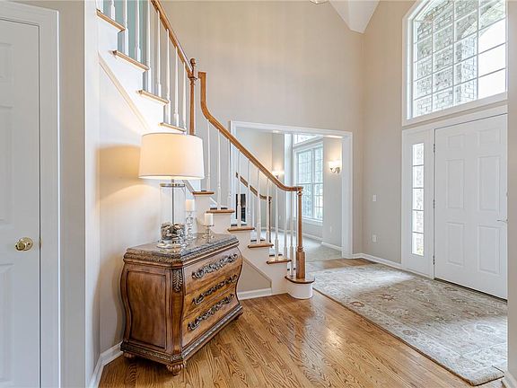 5th image of 33 Fairpoint Dr