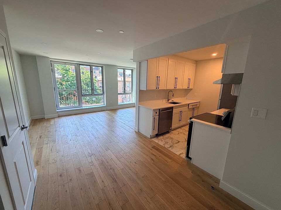 1st image of 7542 Grand Central Pkwy N #4B