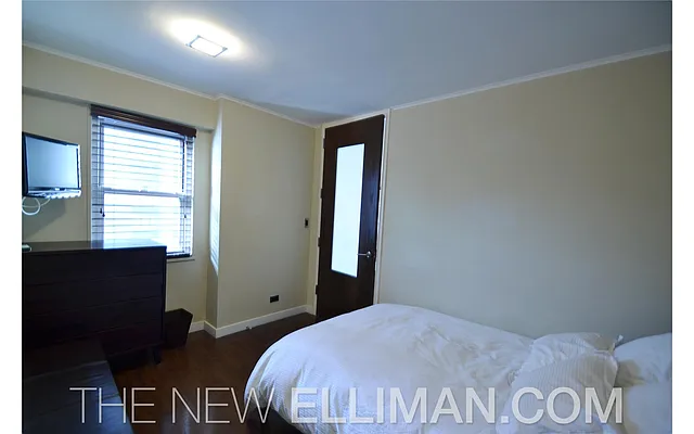 Sold by Douglas Elliman | media 21