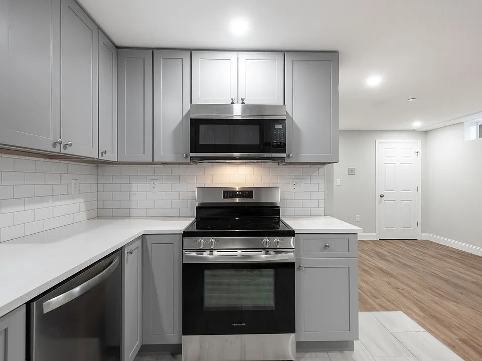 21 Jones Ave #1