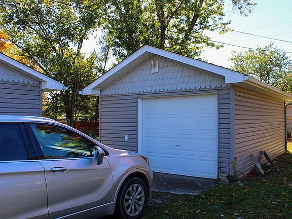 4th image of 613 W William St