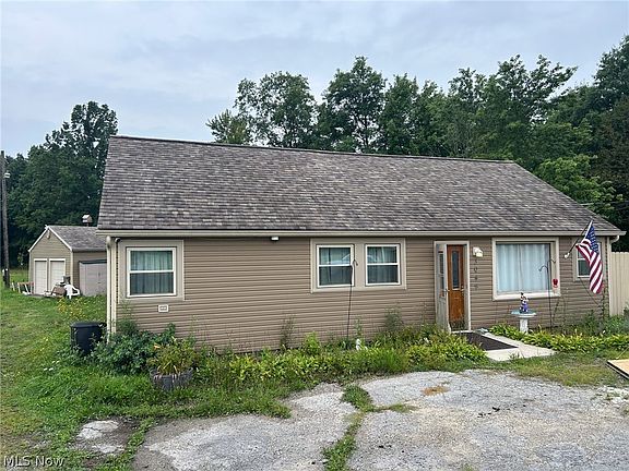 4th image of 3049 Parkman Rd NW