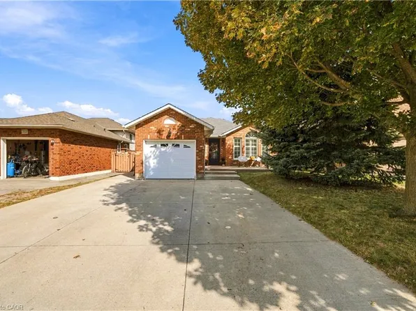 776 Acadia Dr, Hamilton, ON L8W 3V2