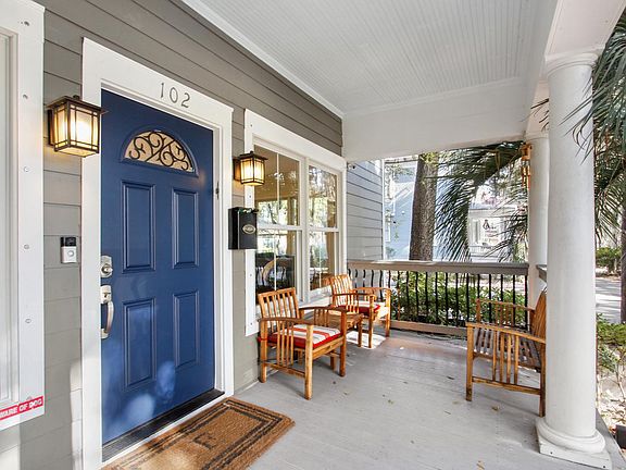 3rd image of 102 W 36th St