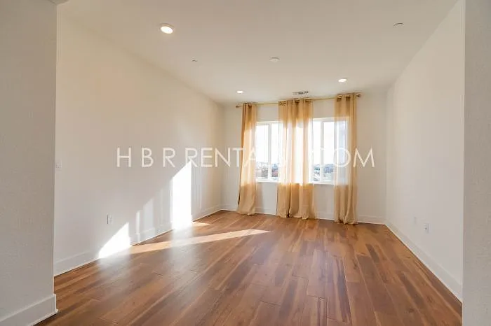 2752 Tribune St — Photo 28