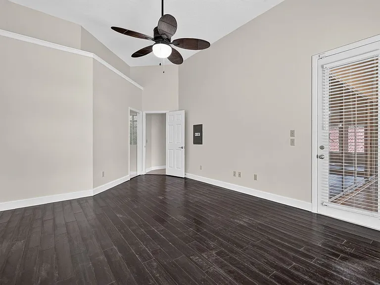 118 W Magnolia Ave — Photo 16
