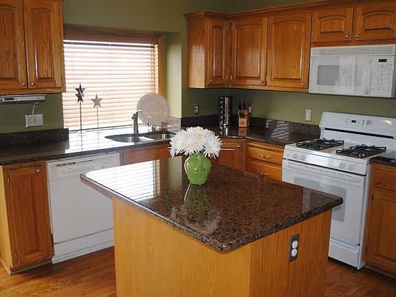 2nd image of 15502 Windsor Dr