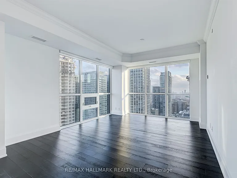 101 Erskine Ave #2907 — Photo 2