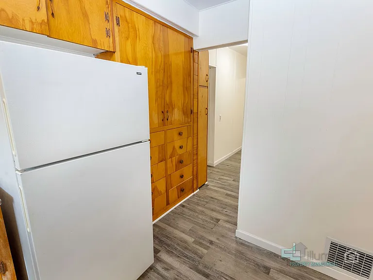Charming Multi-Unit Living in Prime Northeast Salem Location — Photo 10