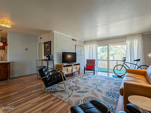 5th image of 4 W Greenock Dr APT 4CC