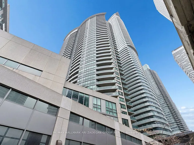 19 Grand Trunk Cres #3108 — Photo 1