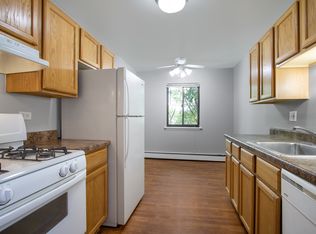 Emerald Pointe Apartments, Vernon Hills, IL 60061