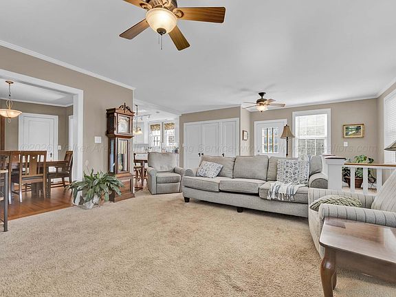 3rd image of 403 Southridge Rd