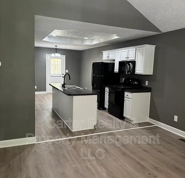 1812 Glade St — Photo 6