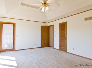 22877 W 207th St, Spring Hill, KS 66083