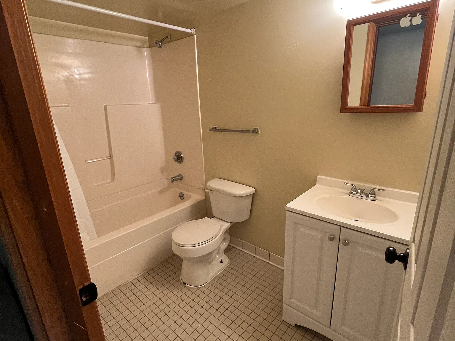 2 bed, 1008 sqft, $1,000 — Photo 2