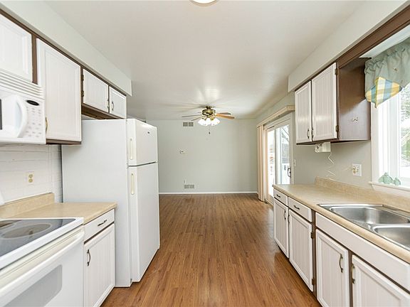 5th image of 237 Harpington Dr