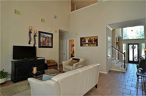 3rd image of 923 Almond Pointe