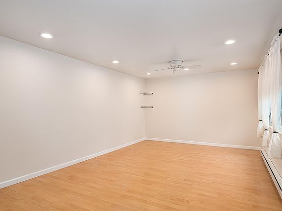 2nd image of 417 1/2 Avenue A