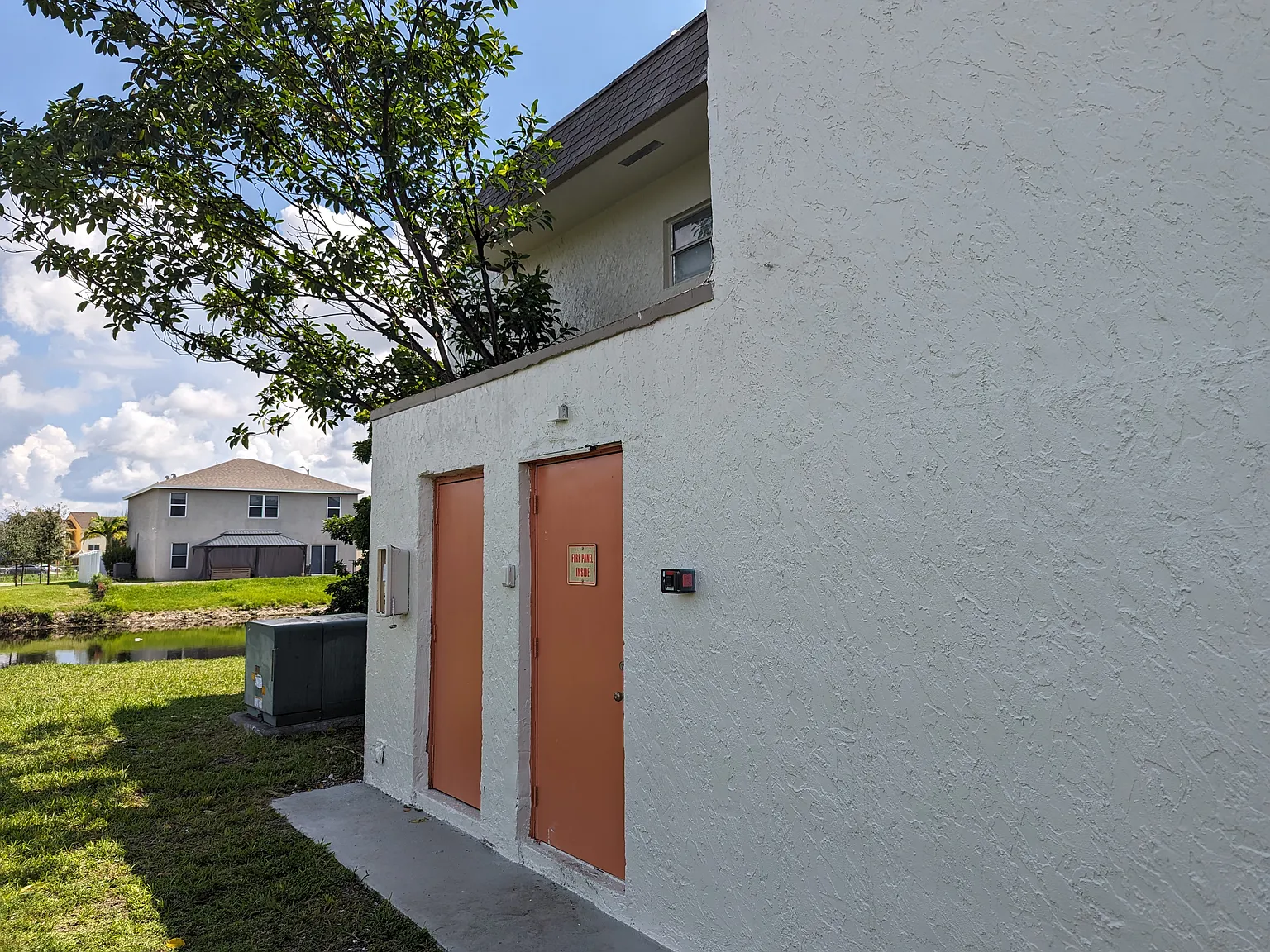 2 bed, 931 sqft, $2,000 — Photo 2
