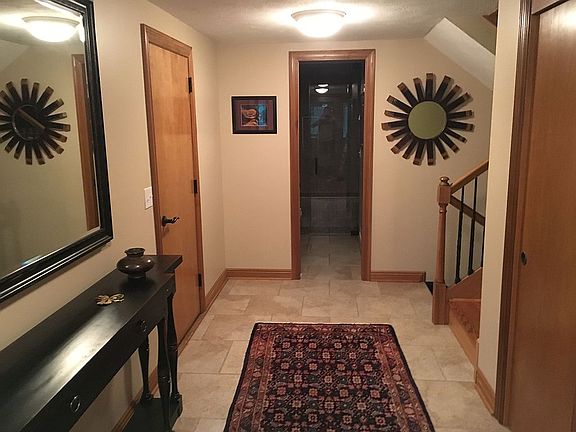 5th image of 812 S 67th Ave