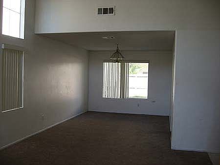 4th image of 39375 Chancellor Ct