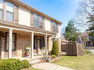 8684 Edgewater Ln #14, Warren, MI