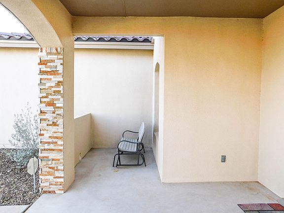 4th image of 3821 Loma Cortez Dr