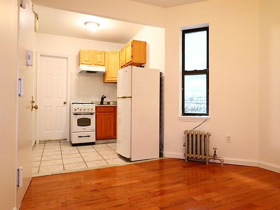2nd image of 331 W 38th St APT 13