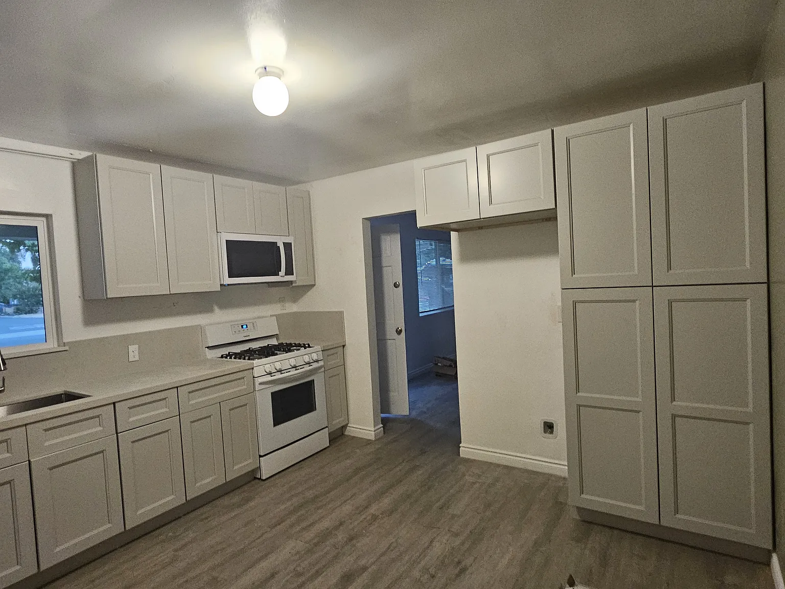 E Whittier Ave, Hemet — Photo 3
