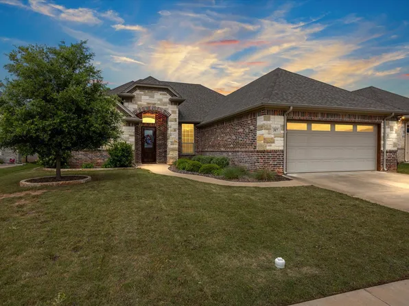 317 Paddle Boat Dr, Granbury, TX 76049